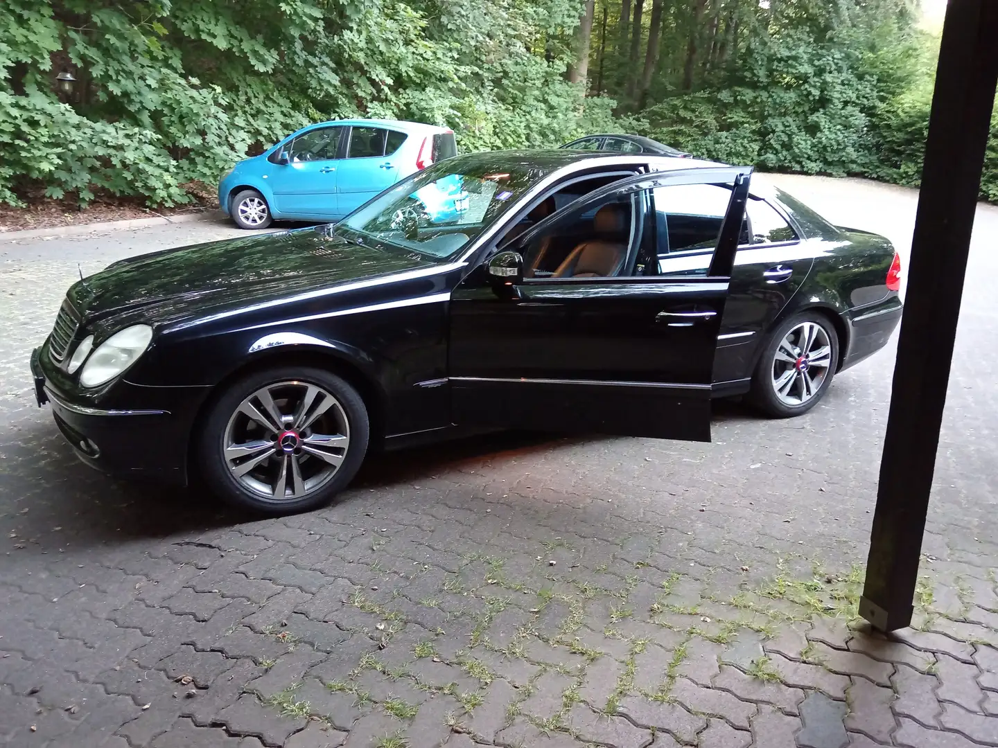 Mercedes-Benz E 240 E 240 4Matic Avantgarde Černá - 1
