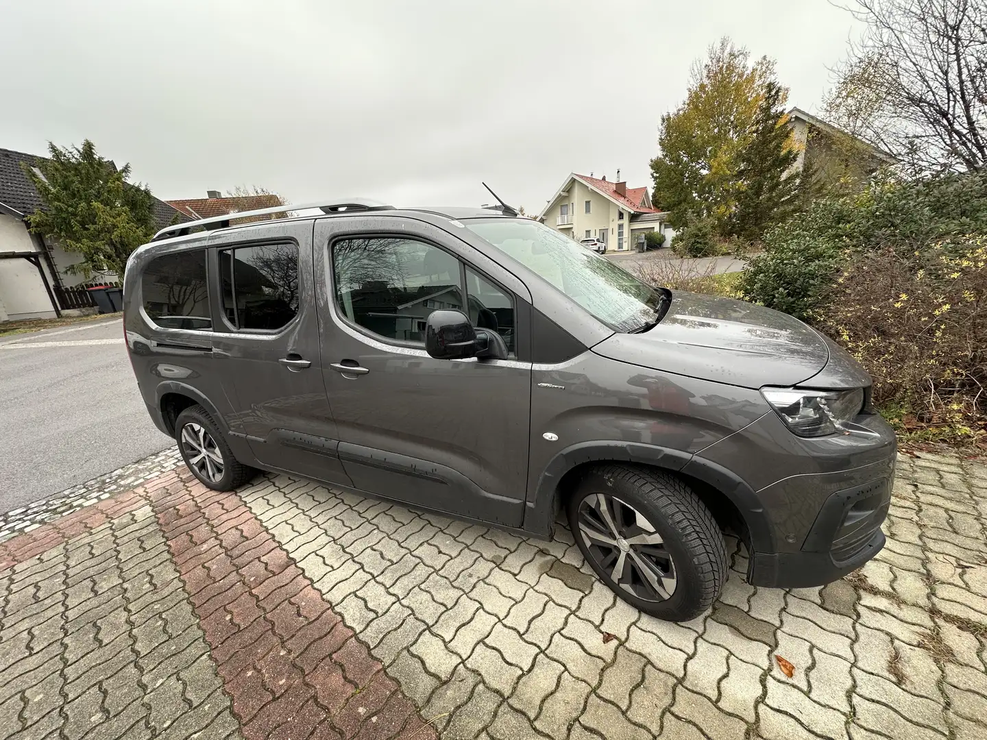 Peugeot Rifter Rifter 1,5 BlueHDI 130 S XL, XT-Line Grau - 2
