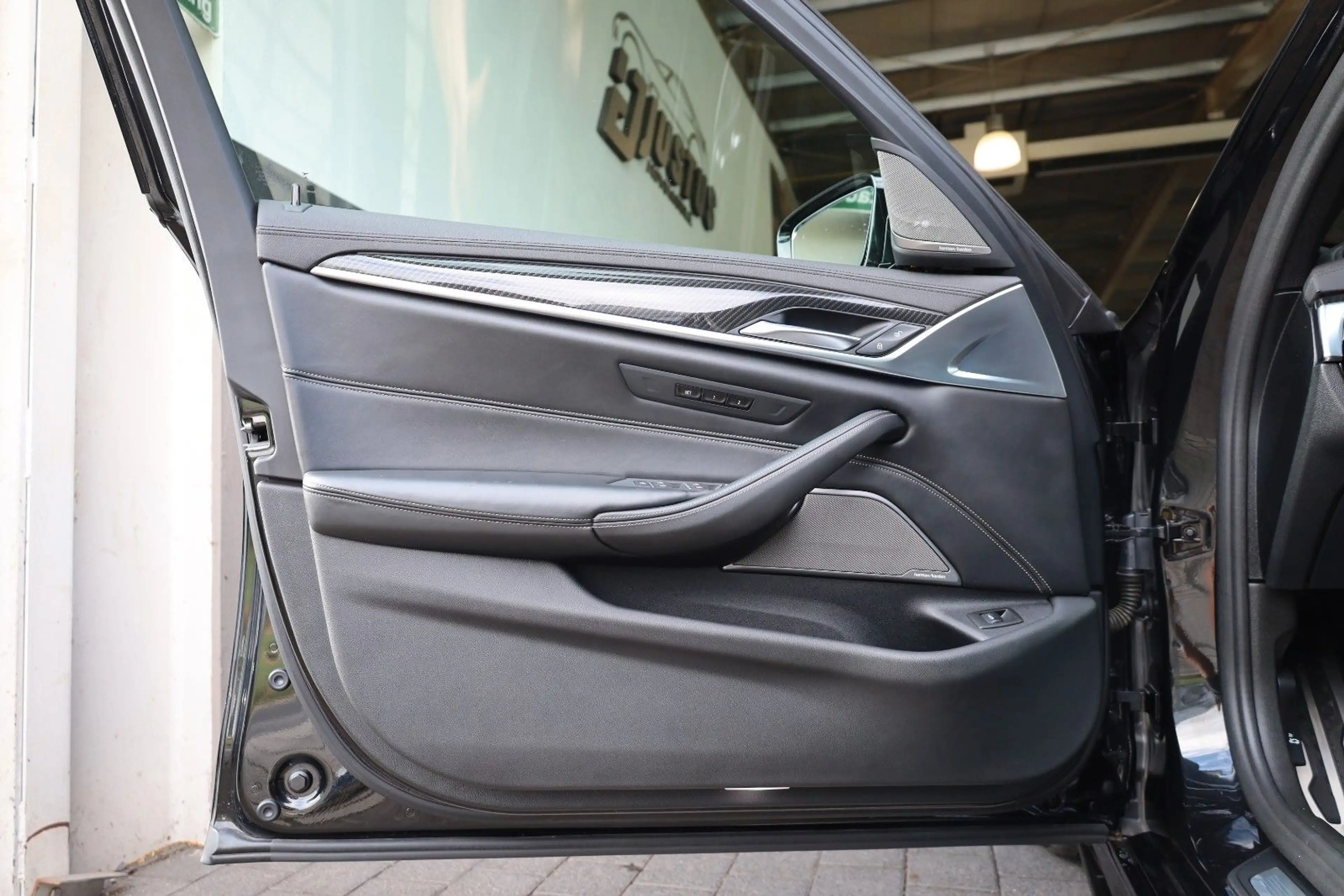 BMW 550 i xDrive/360*/HUD/LASER/ACC/SHZ/LHZ/SBD/R20 — photo 11