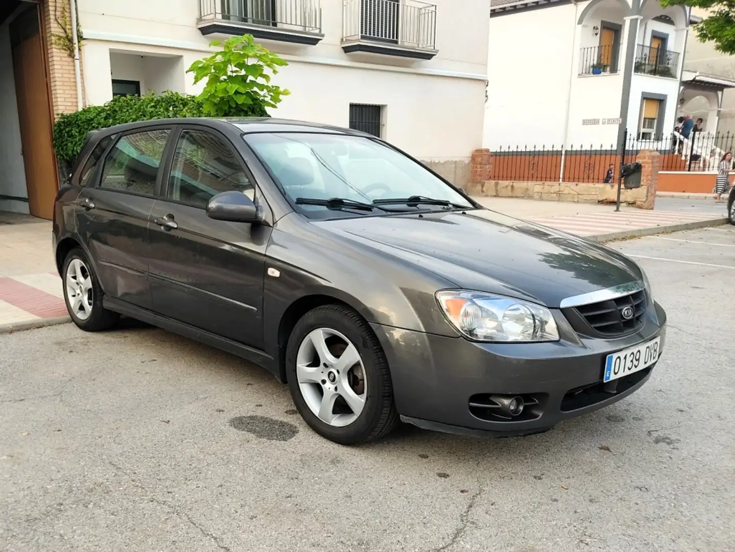 Kia Cerato 2.0CRDI LX Grigio - 1