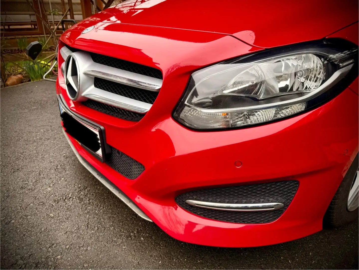 Mercedes-Benz B 180 B 180 d BlueEfficiency Edition Rot - 2