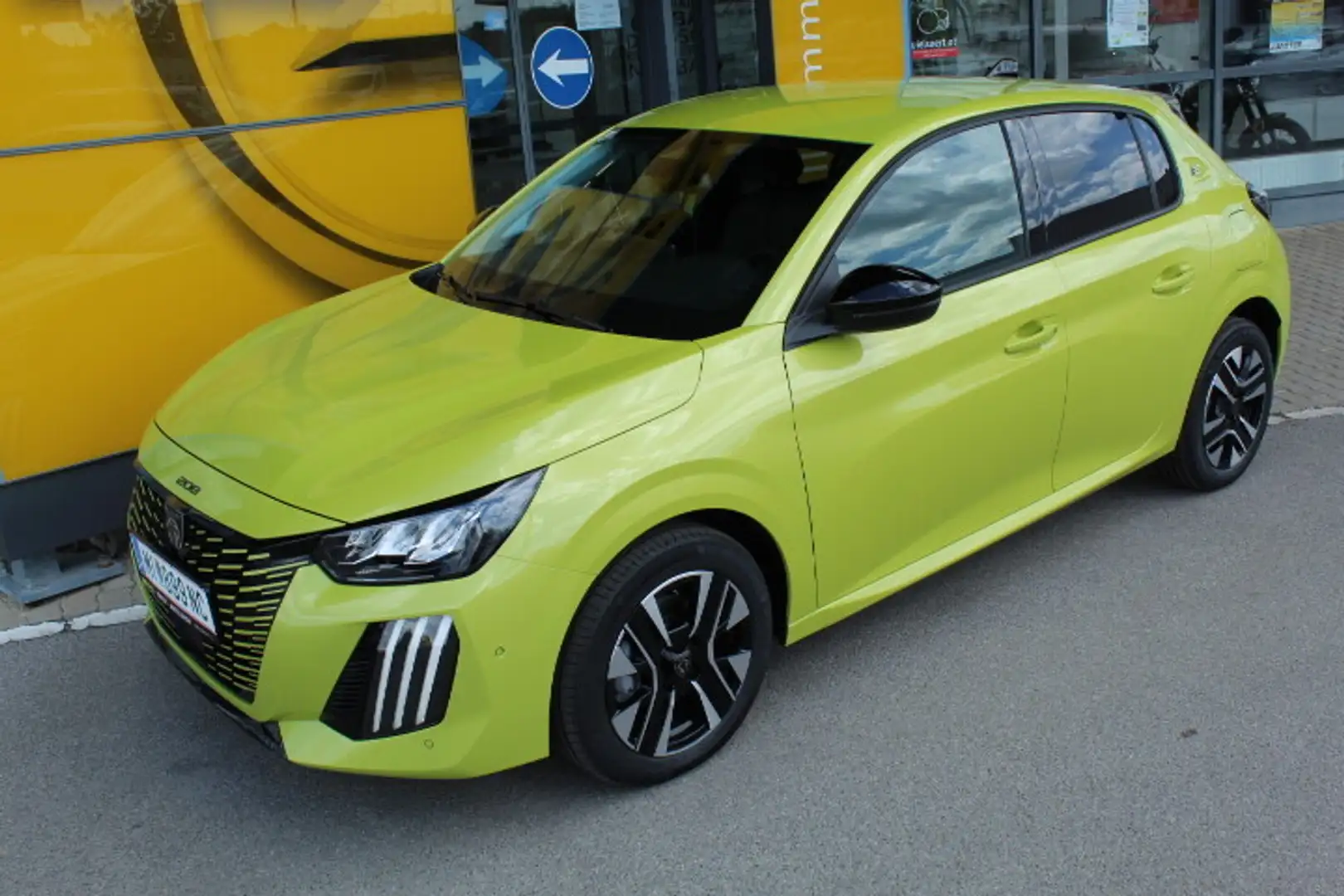 Peugeot e-208 156PS 51kWh Allure Gelb - 1