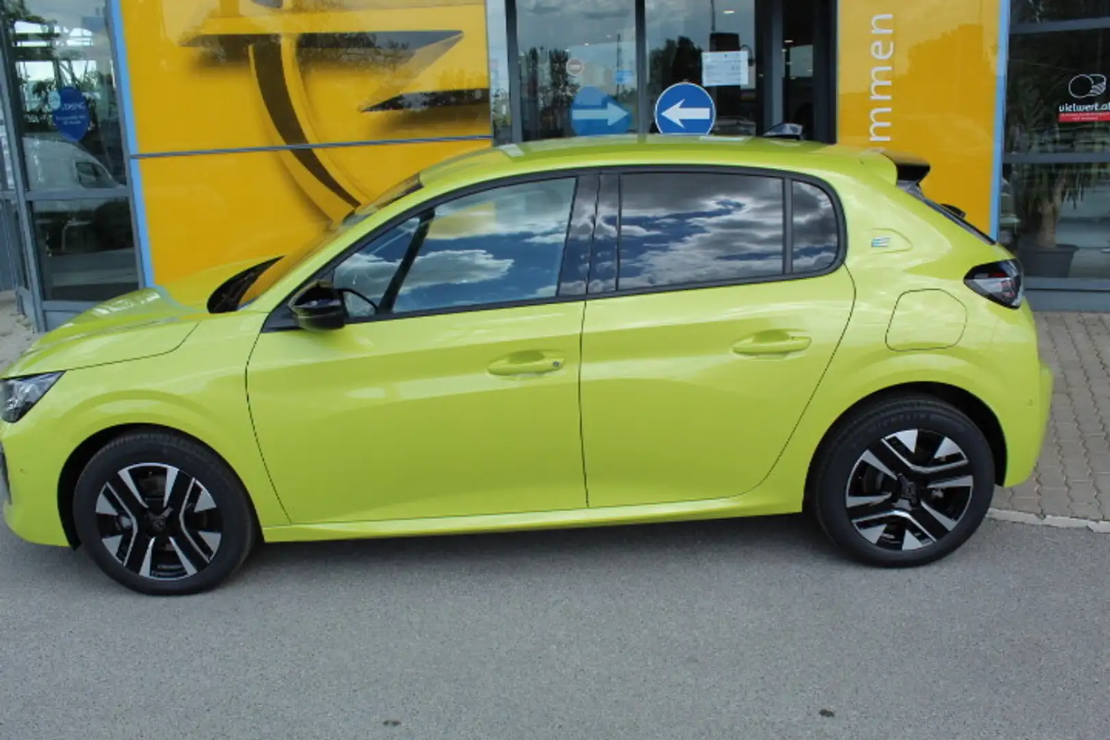 Peugeot e-208 156PS 51kWh Allure Gelb - 2