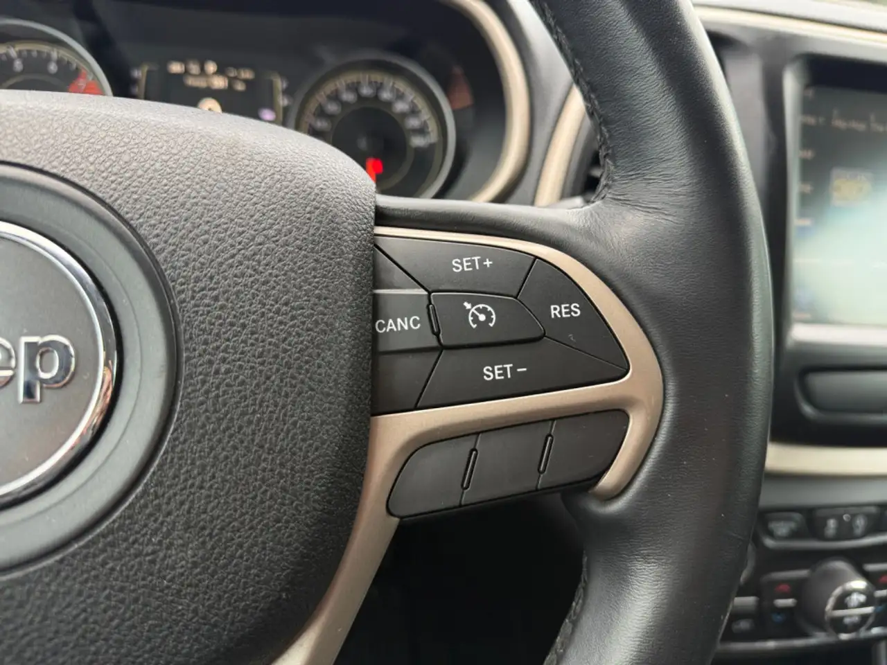 Jeep Cherokee снимка Jeep Cherokee
