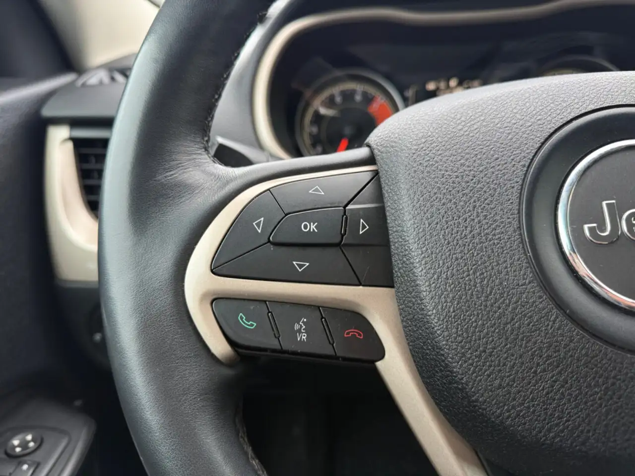 Jeep Cherokee снимка Jeep Cherokee