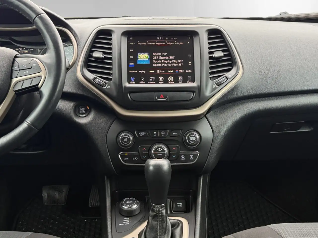 Jeep Cherokee снимка Jeep Cherokee