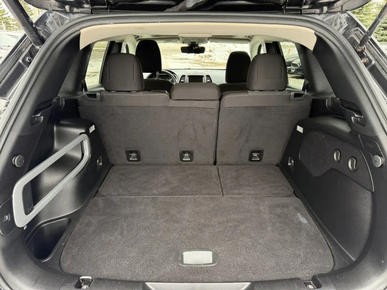 Jeep Cherokee снимка Jeep Cherokee