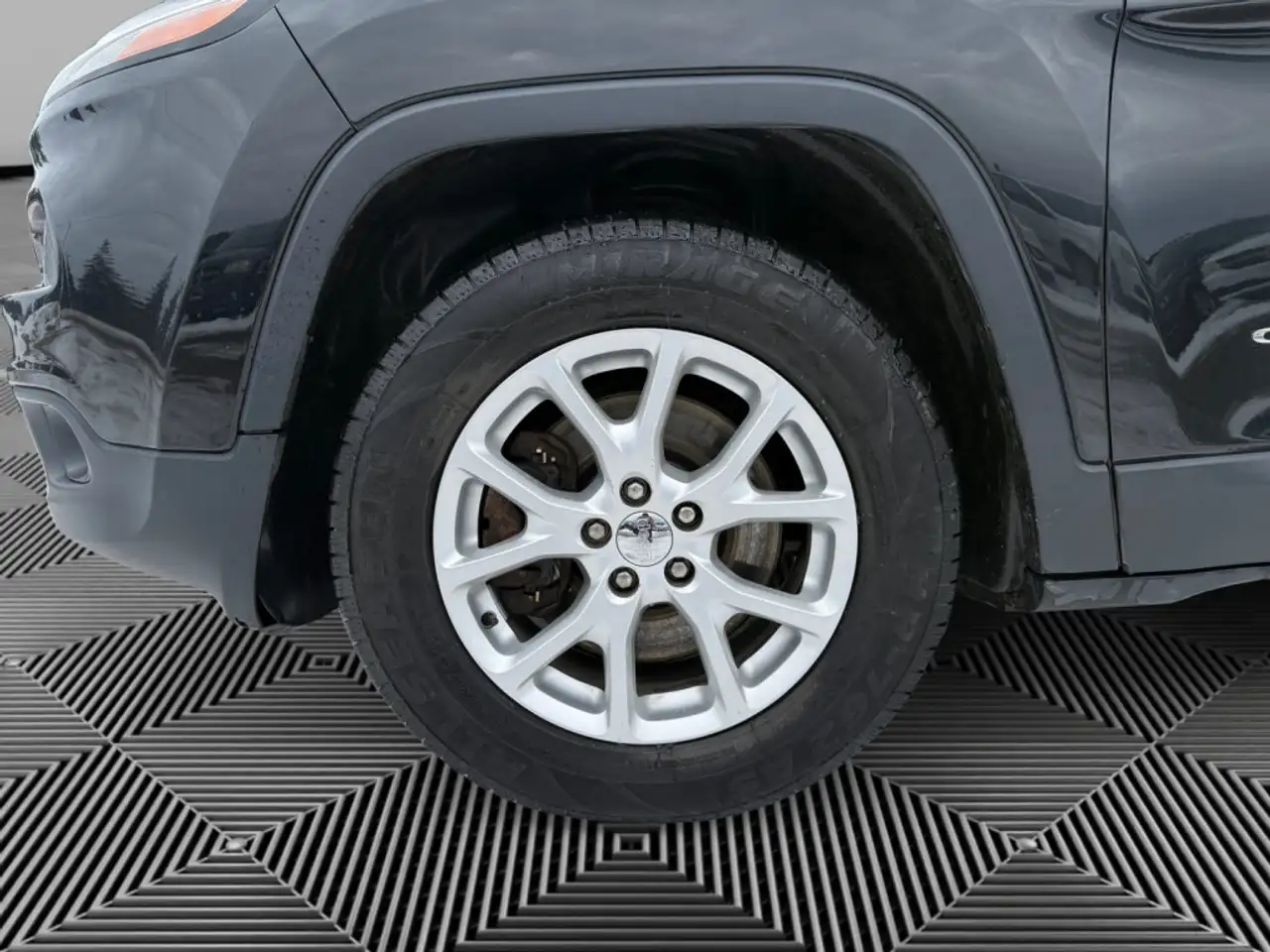 Jeep Cherokee снимка Jeep Cherokee