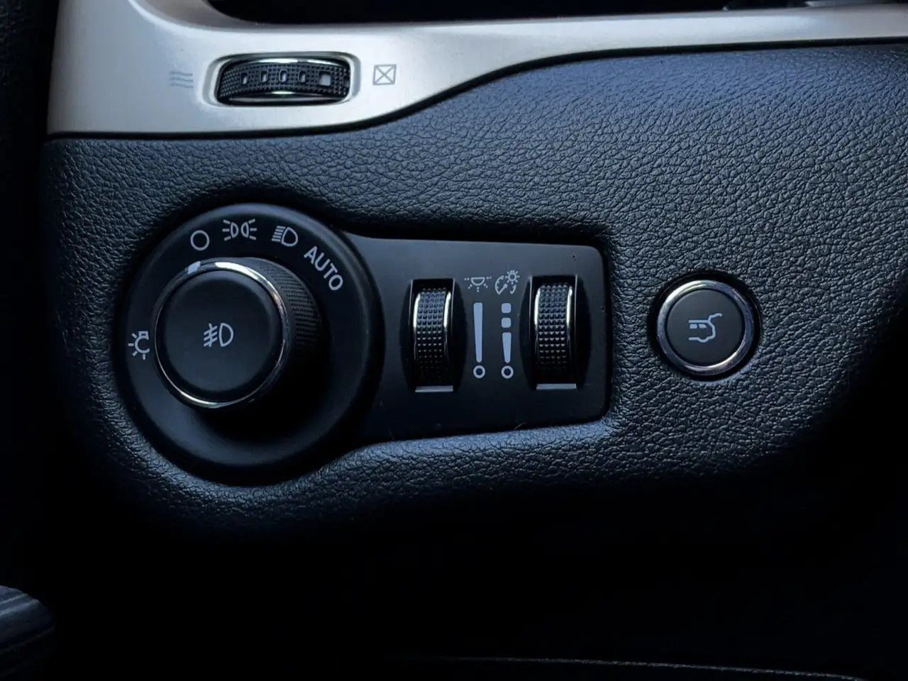 Jeep Cherokee снимка Jeep Cherokee