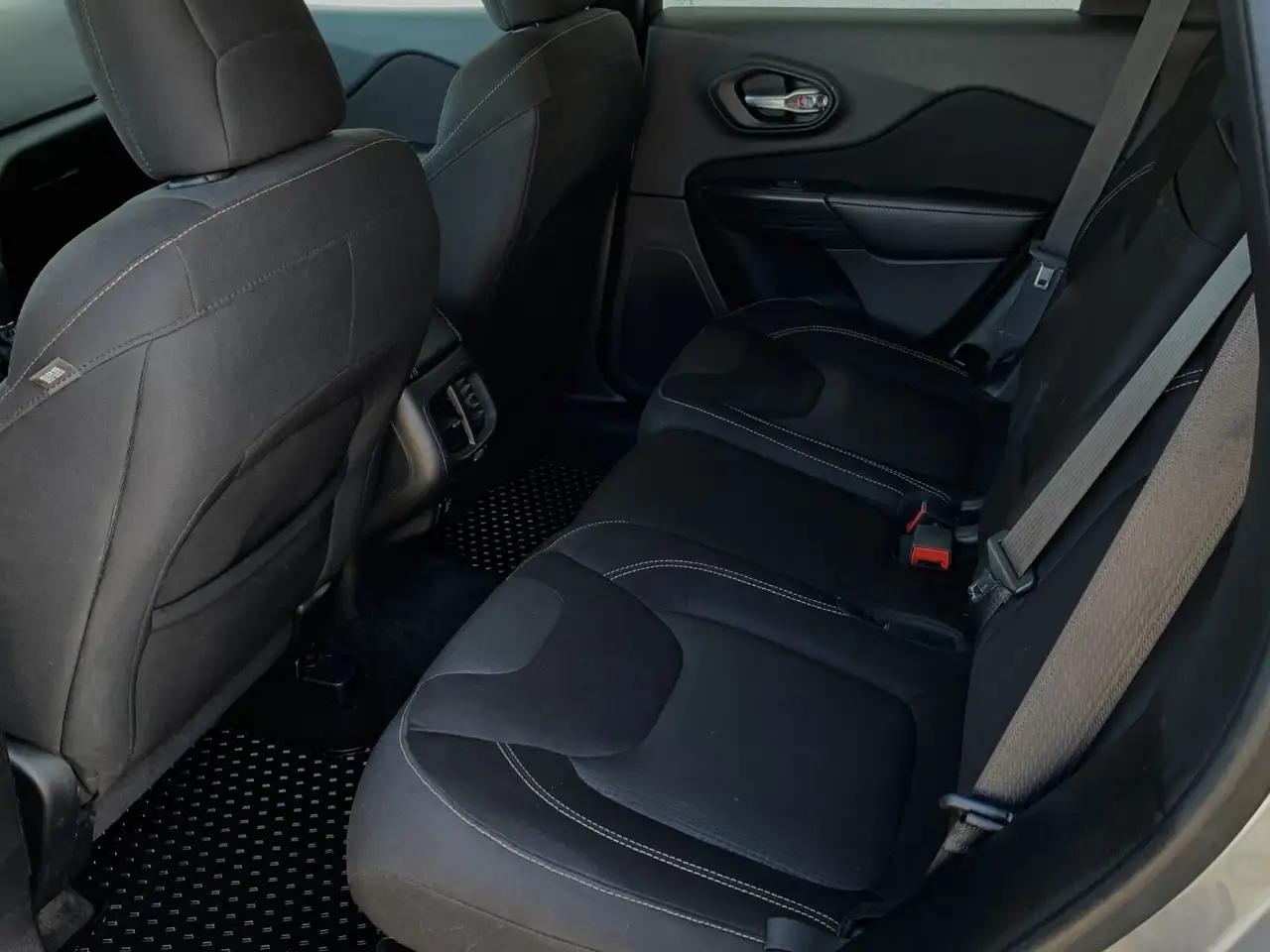 Jeep Cherokee снимка Jeep Cherokee