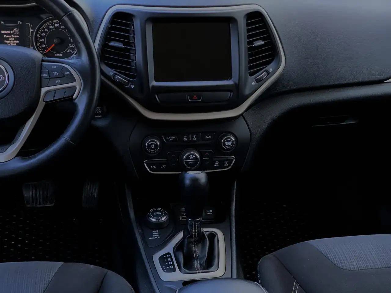 Jeep Cherokee снимка Jeep Cherokee