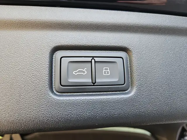Audi E-Tron view 15