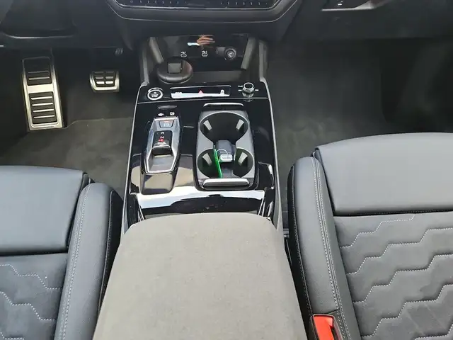 Audi E-Tron view 10
