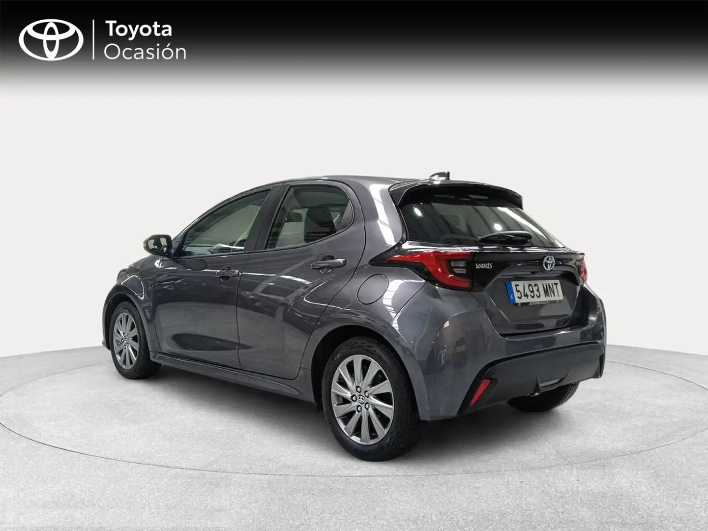 Toyota Yaris 1.5 120H Active Tech Grijs - 2