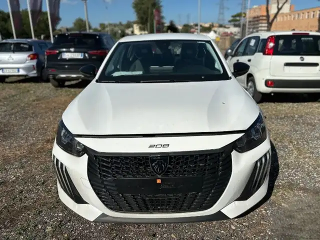 Peugeot 208 view 2