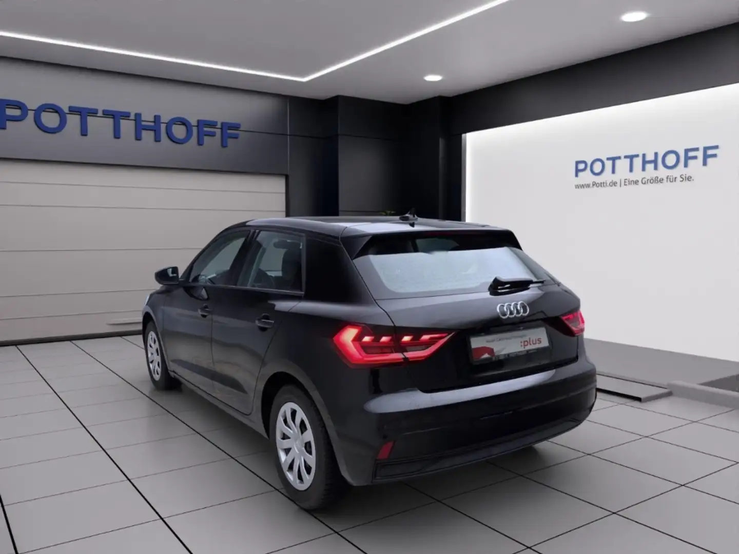 Audi A1 Sportback 25 TFSI LM17 SITZHZG PDC DAB+ Schwarz - 2