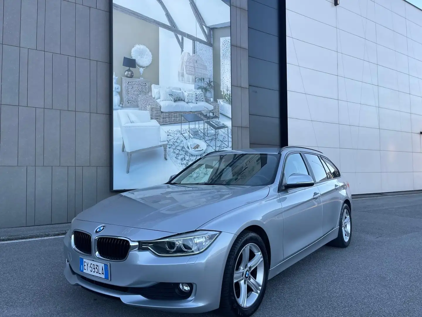 BMW 320 320d Touring eff.dynamics Luxury - 1