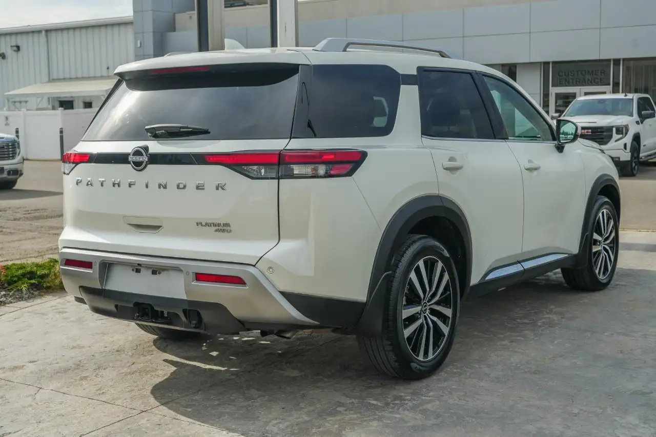 Nissan Pathfinder снимка Nissan Pathfinder