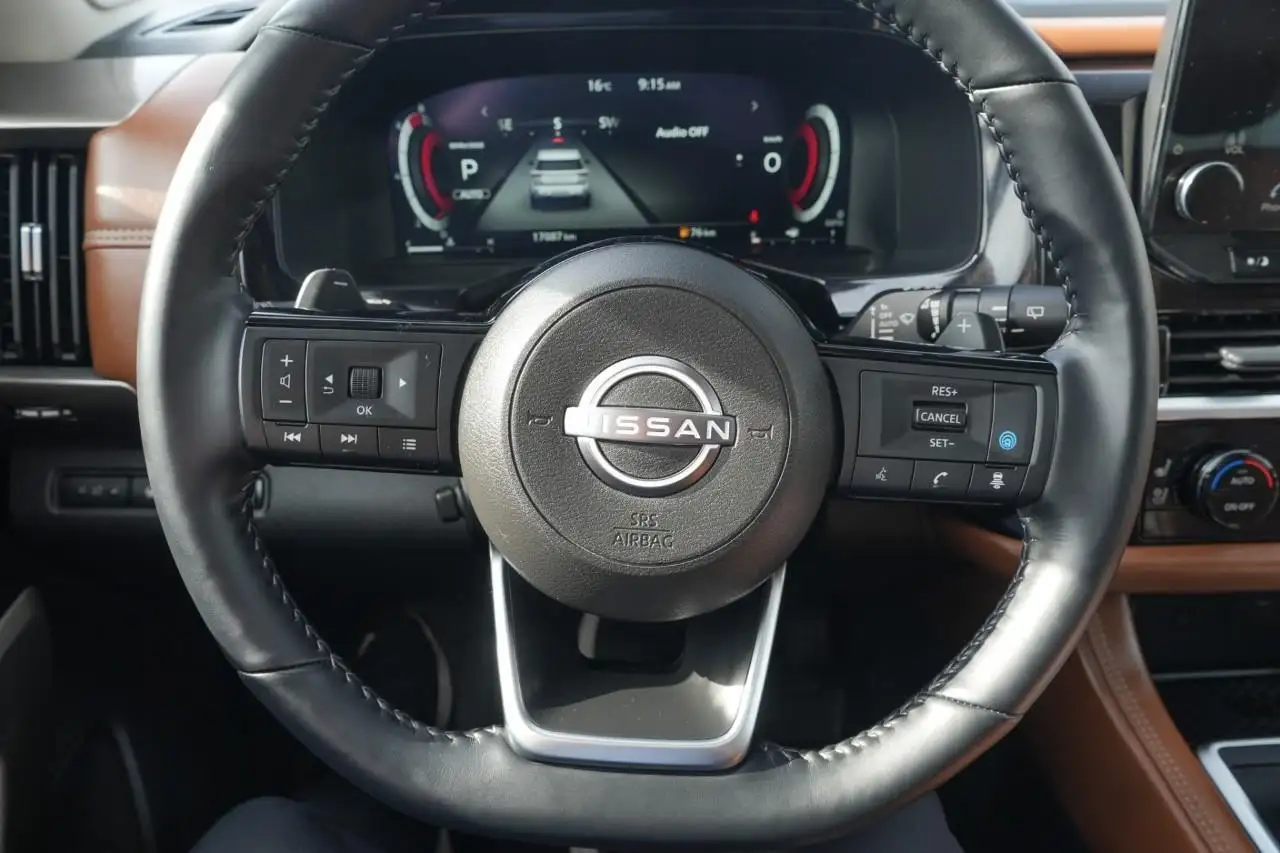 Nissan Pathfinder снимка Nissan Pathfinder