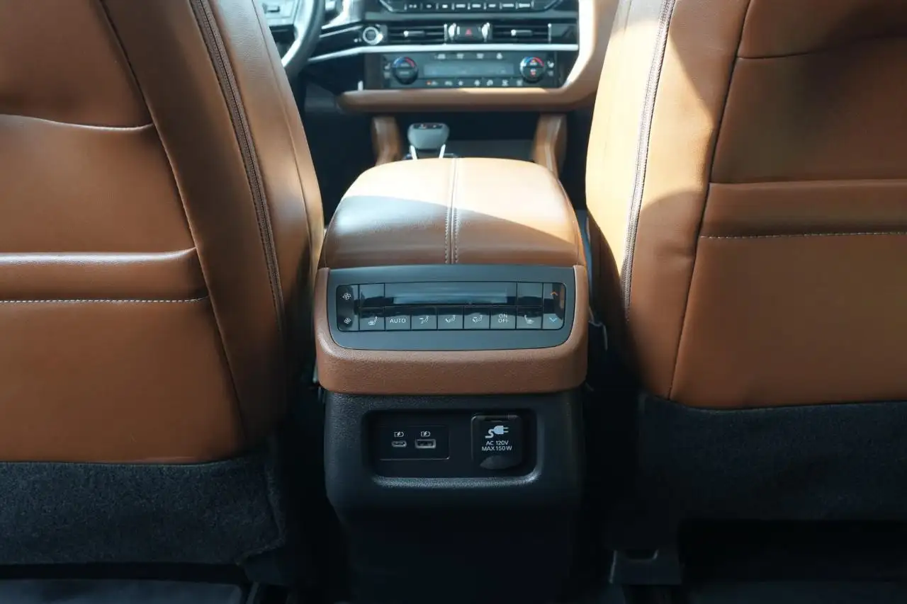 Nissan Pathfinder снимка Nissan Pathfinder