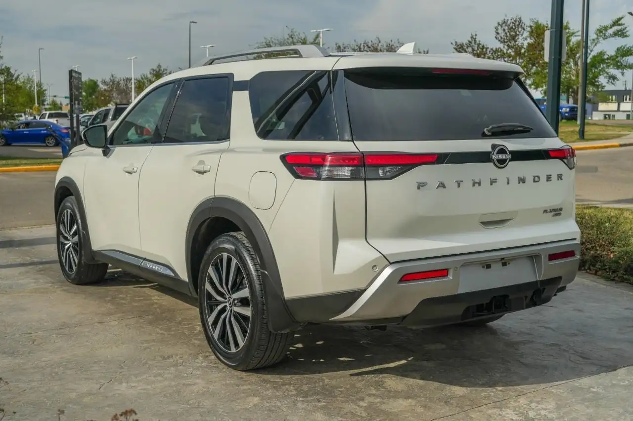 Nissan Pathfinder снимка Nissan Pathfinder