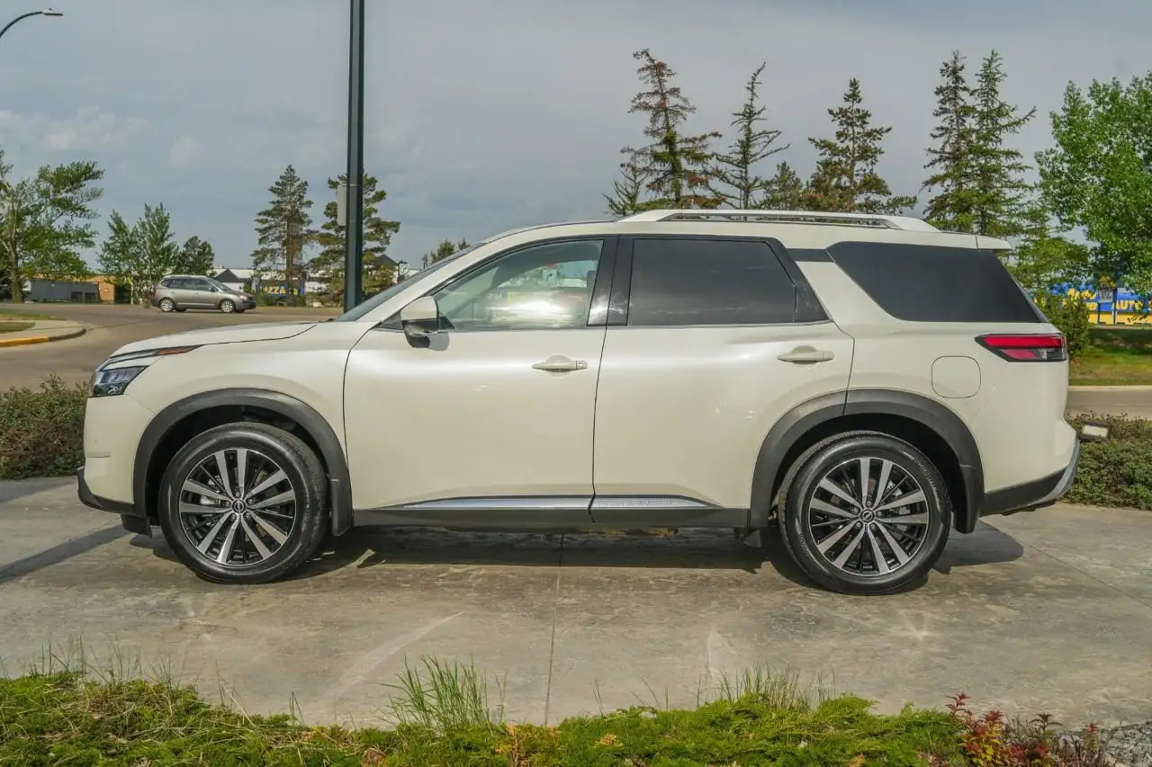 Nissan Pathfinder снимка Nissan Pathfinder
