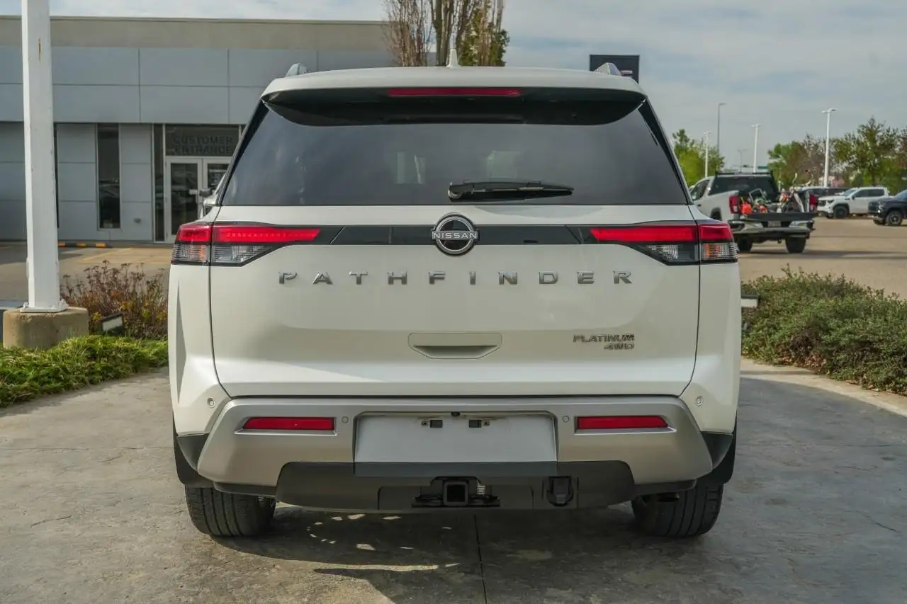 Nissan Pathfinder снимка Nissan Pathfinder