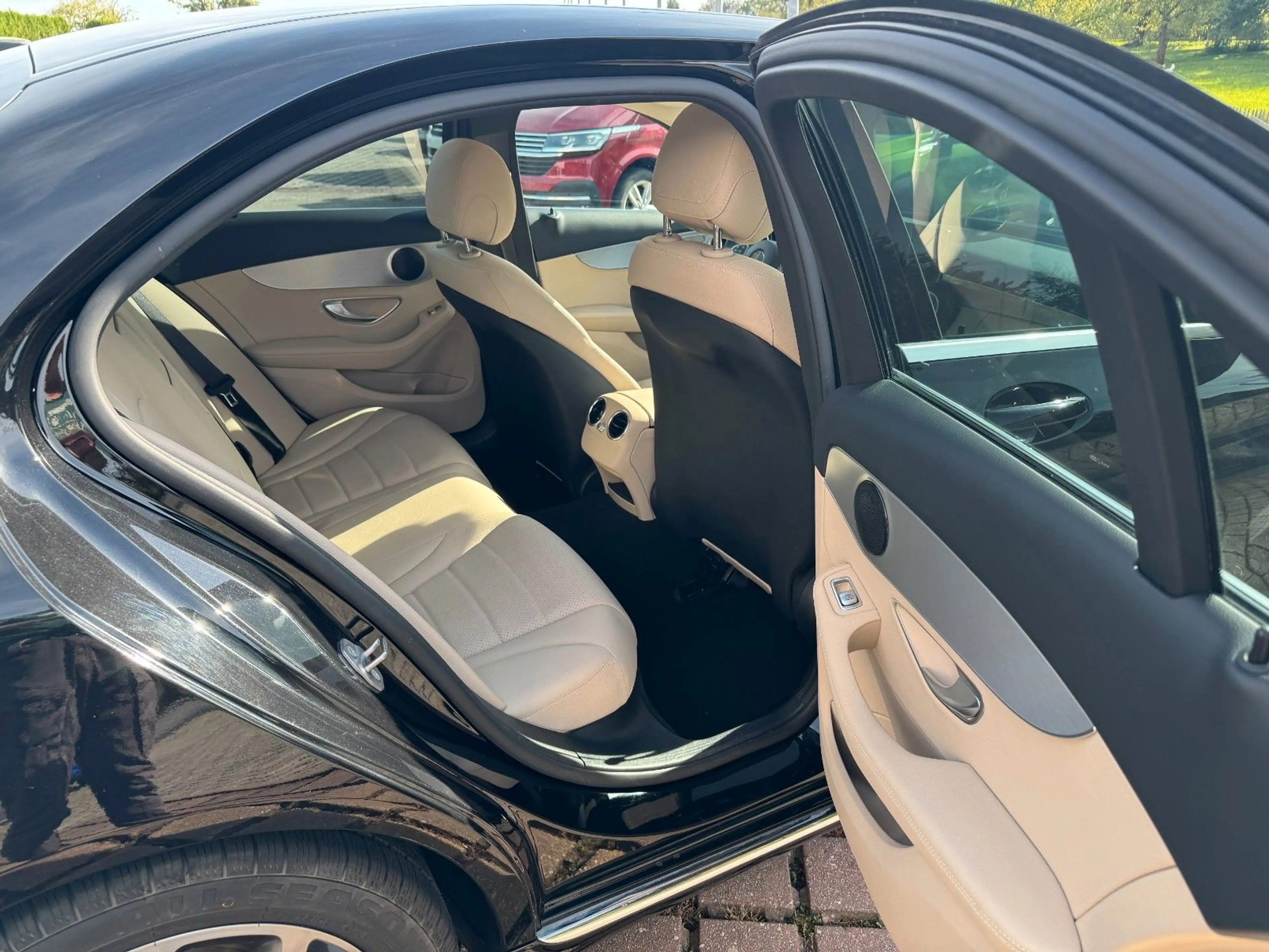 Mercedes-Benz C 180 Limousine Avantgarde mit LED — photo 12