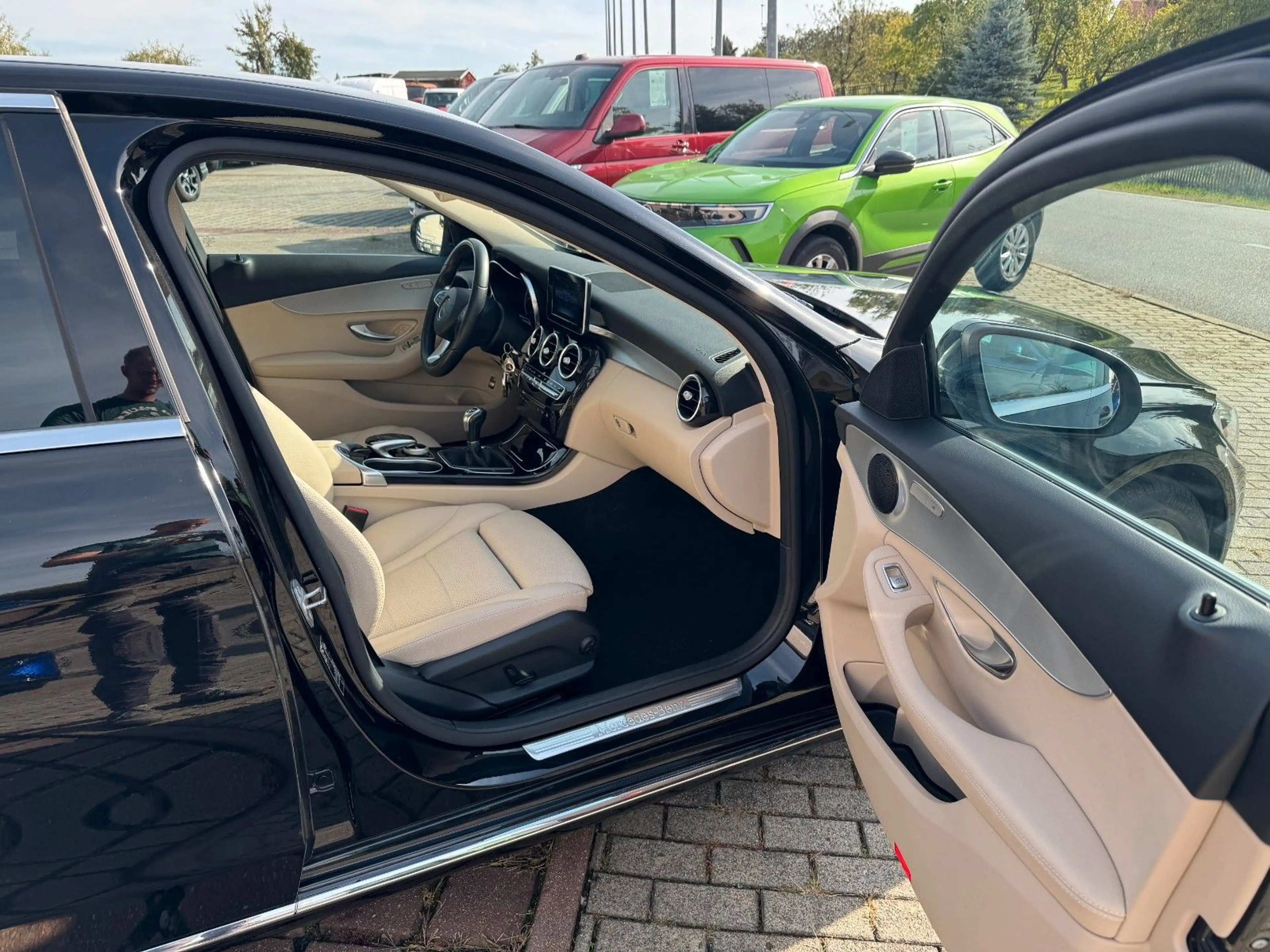 Mercedes-Benz C 180 Limousine Avantgarde mit LED — photo 13