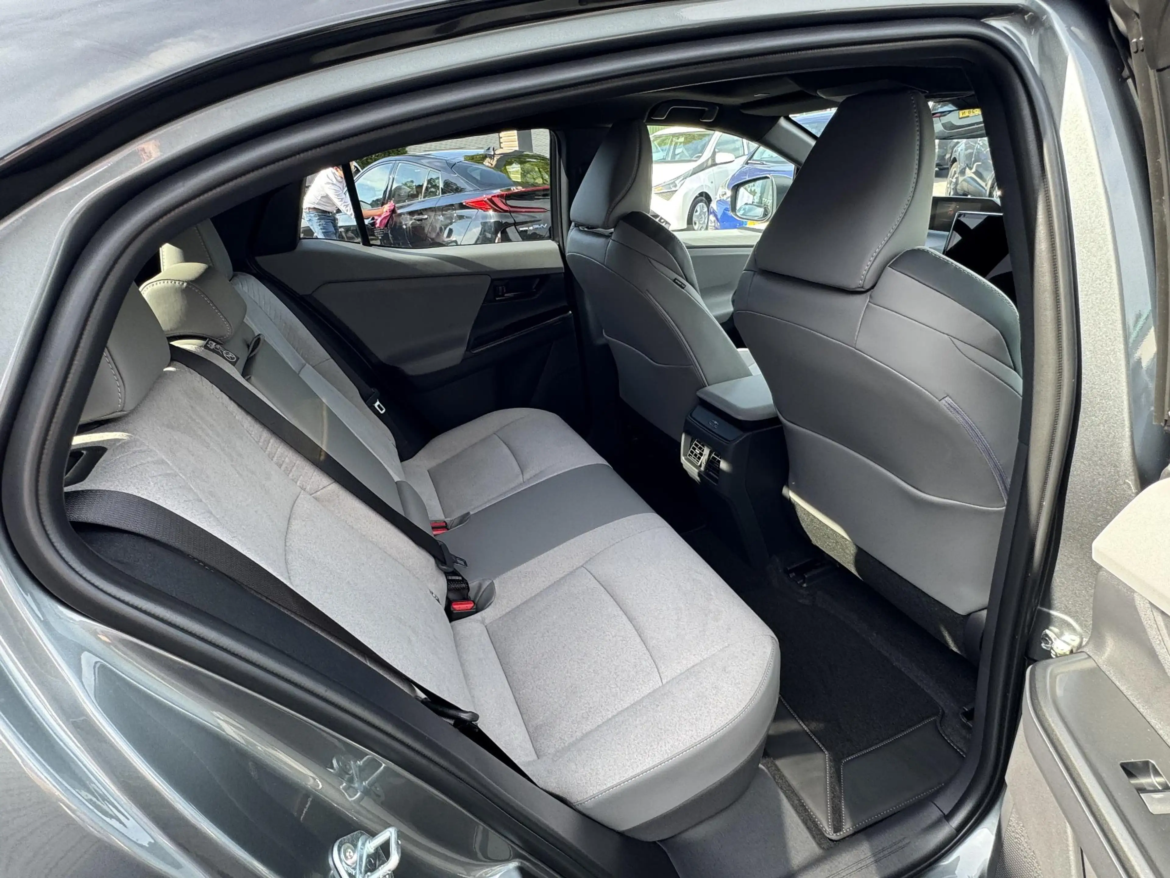 Toyota C-HR+ EXECUTIVE AWD 77 kWh NIEUW DIRECT LEVERBAAR! PANOD — photo 16