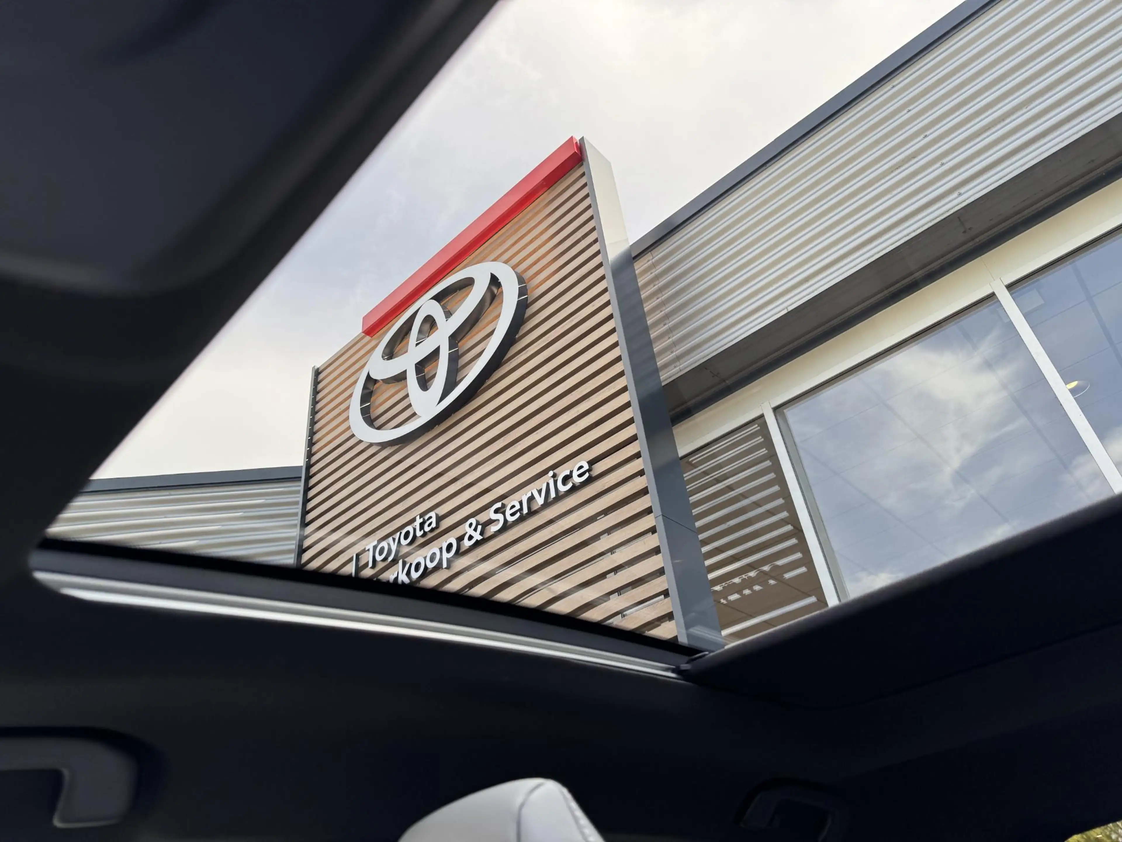 Toyota C-HR+ EXECUTIVE AWD 77 kWh NIEUW DIRECT LEVERBAAR! PANOD — photo 34