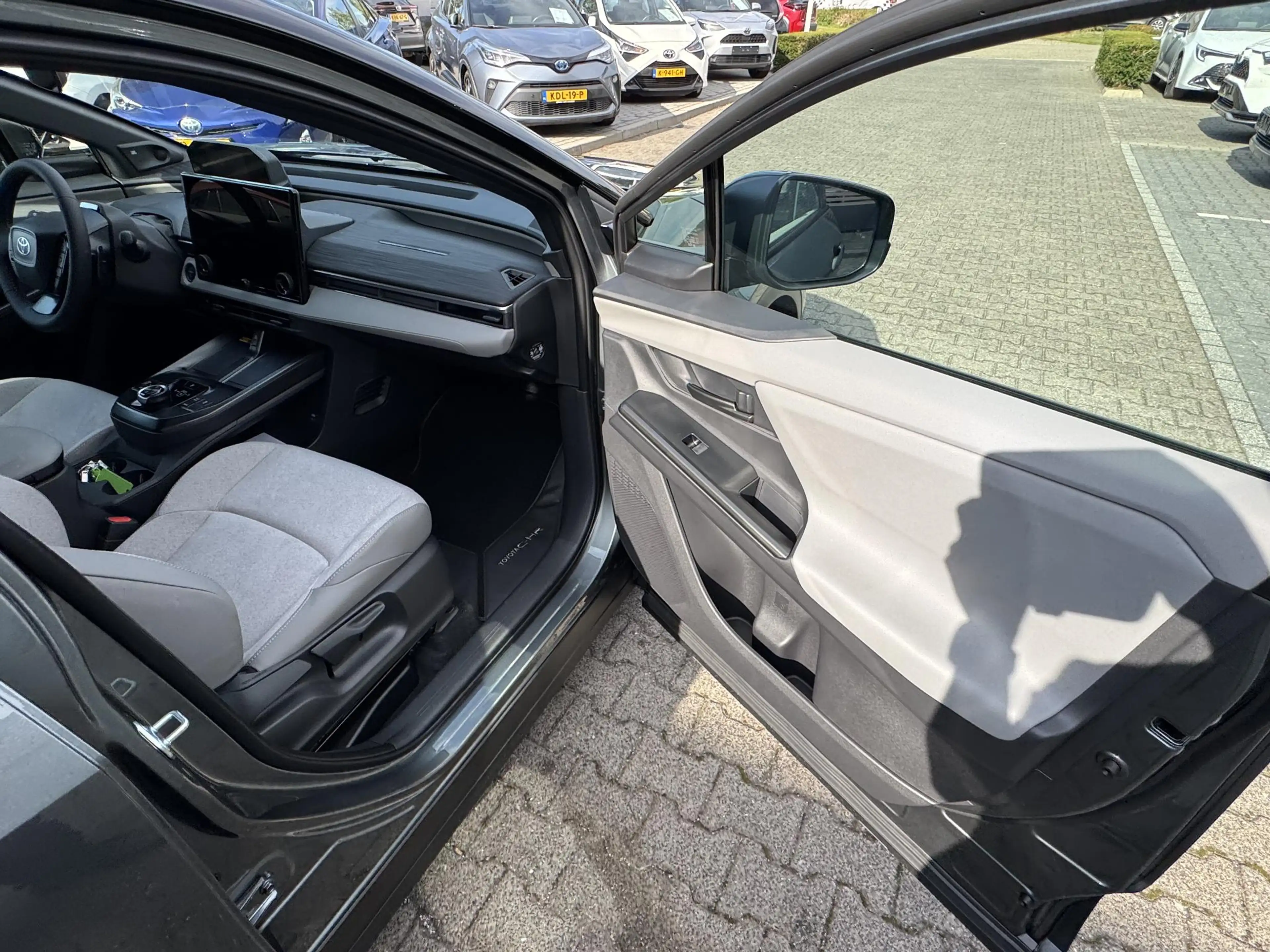 Toyota C-HR+ EXECUTIVE AWD 77 kWh NIEUW DIRECT LEVERBAAR! PANOD — photo 19