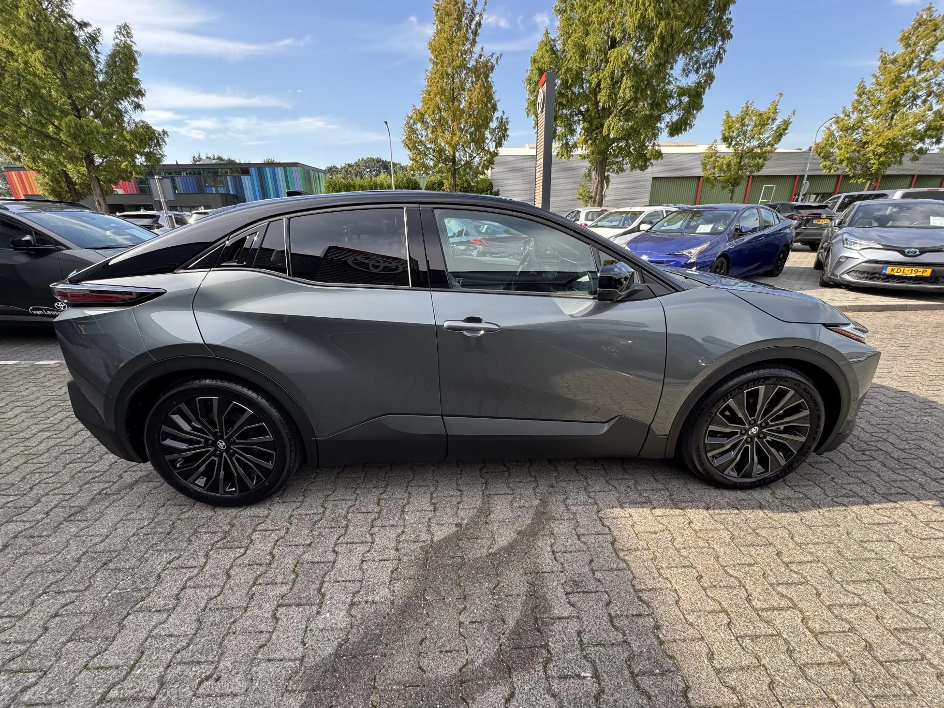Toyota C-HR+ EXECUTIVE AWD 77 kWh NIEUW DIRECT LEVERBAAR! PANOD — photo 4