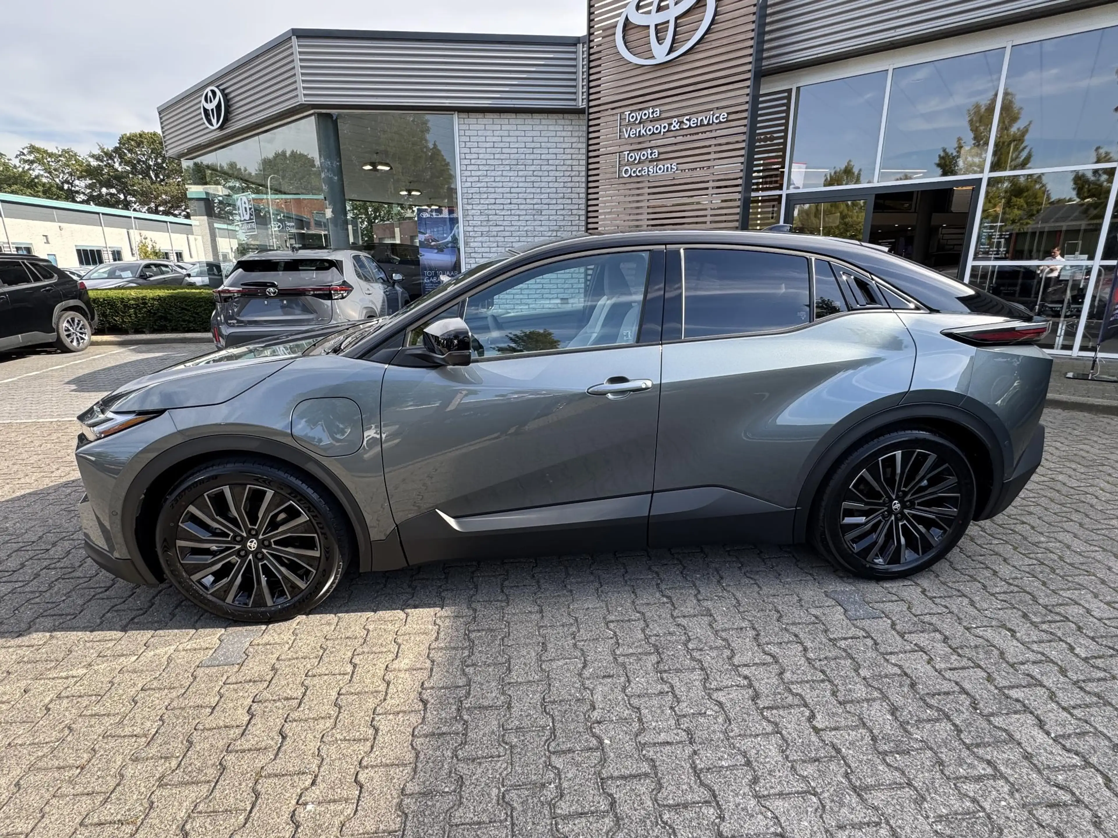 Toyota C-HR+ EXECUTIVE AWD 77 kWh NIEUW DIRECT LEVERBAAR! PANOD — photo 2
