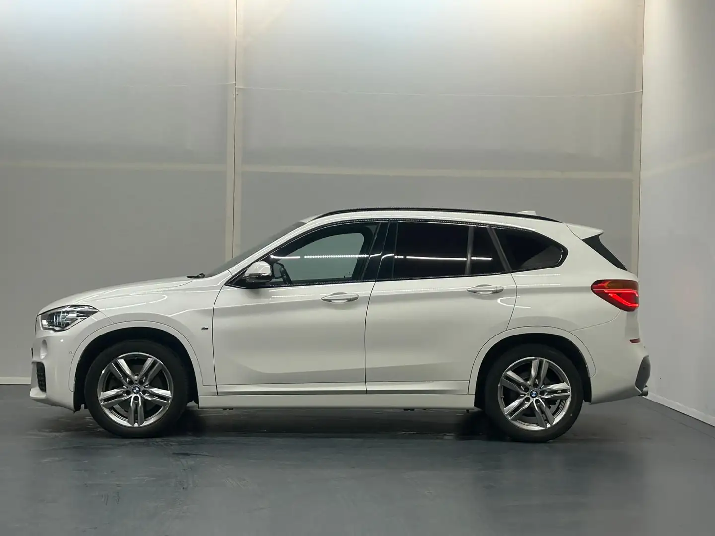 BMW X1 sDrive20i High Executive Wit - 2
