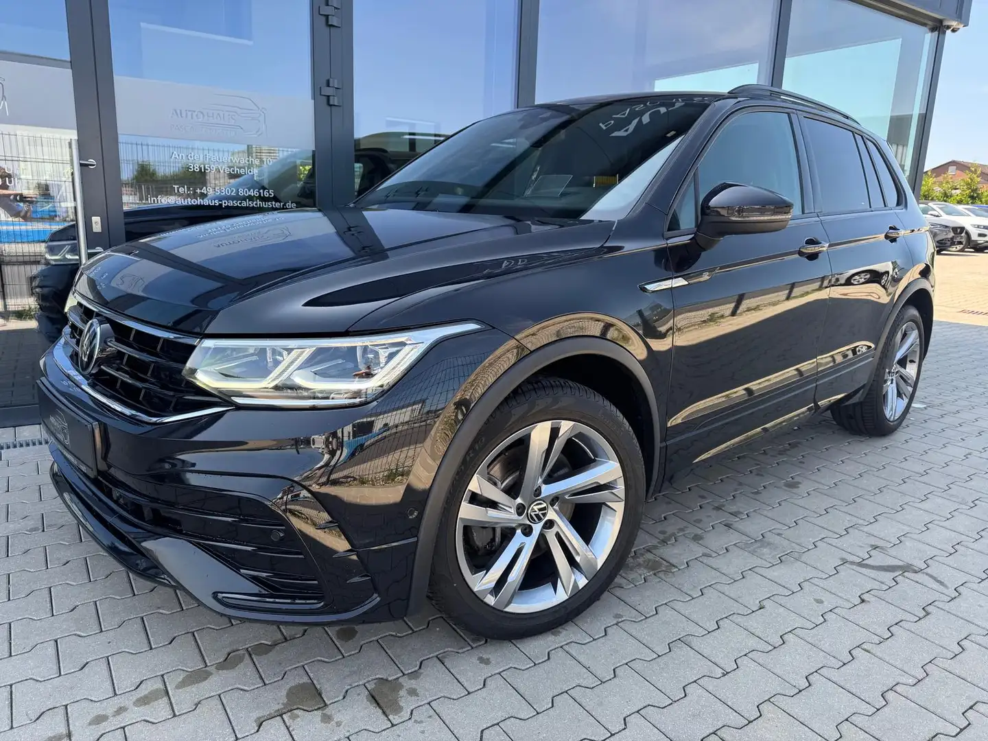 Volkswagen Tiguan R-Line 4Motion 2.0 TSI/DSG/AHK/KAM/MATRIX Schwarz - 2