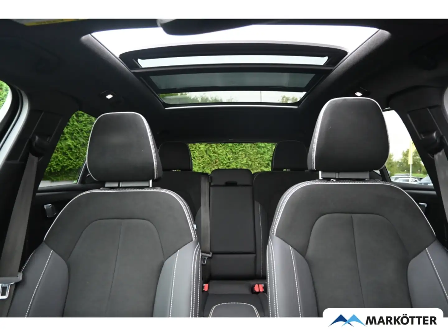 Volvo XC40 P8 Ultimate Recharge ACC/AHK/360°/S-Dach Schwarz - 2