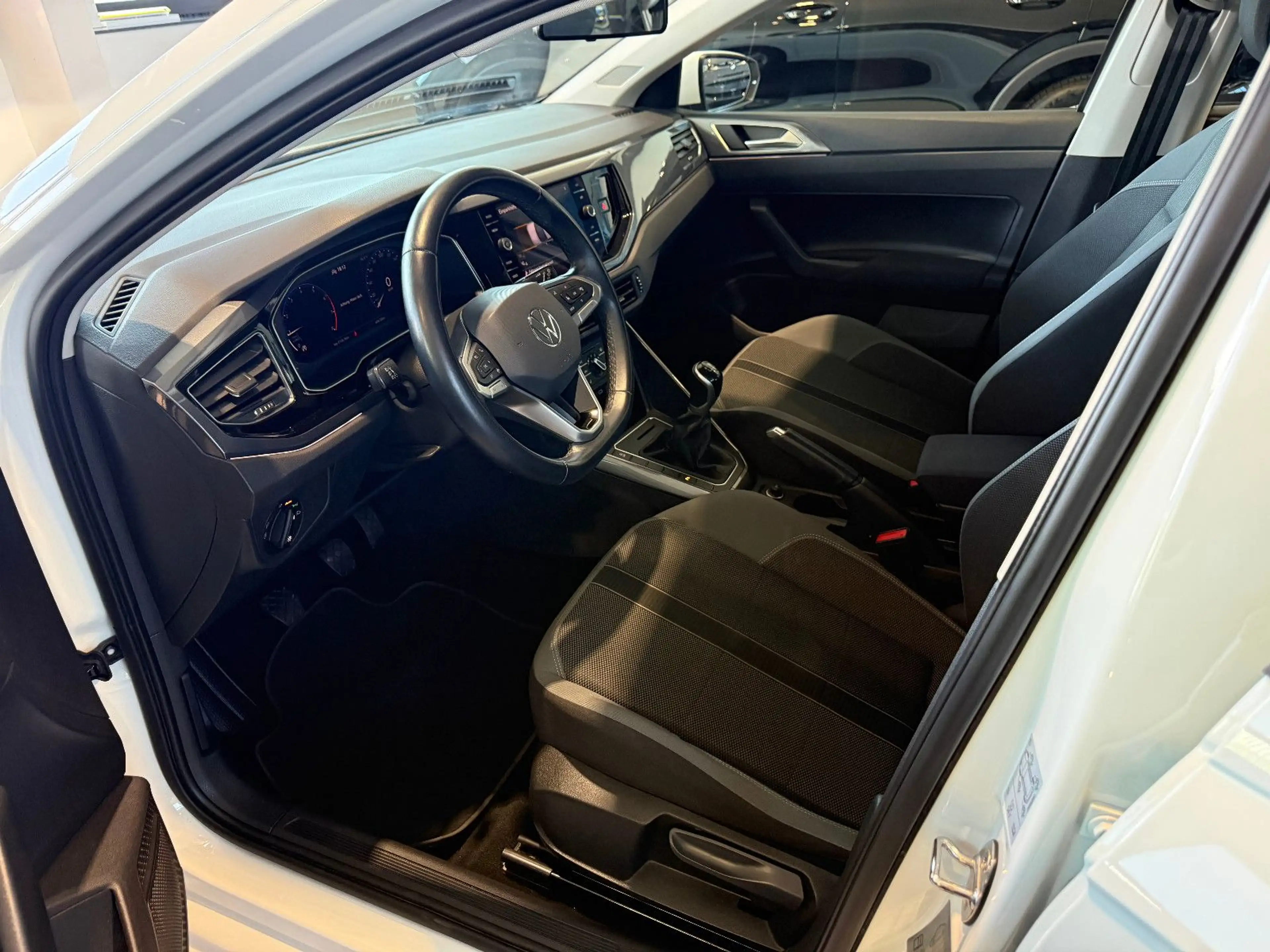 Volkswagen Polo VI Style 1.0 TSI AID/MATRIX/LANE/PDC/FRONT — photo 12
