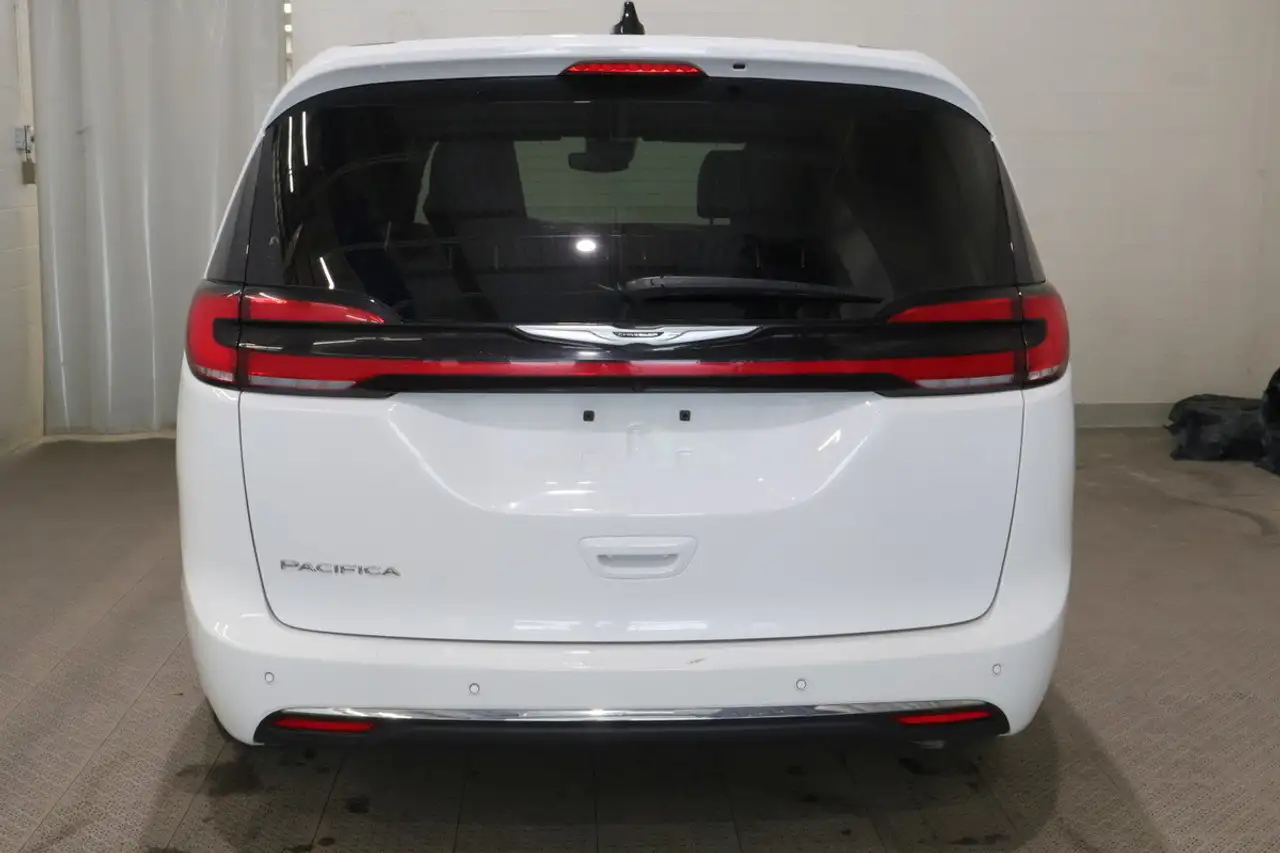 Chrysler Pacifica снимка Chrysler Pacifica