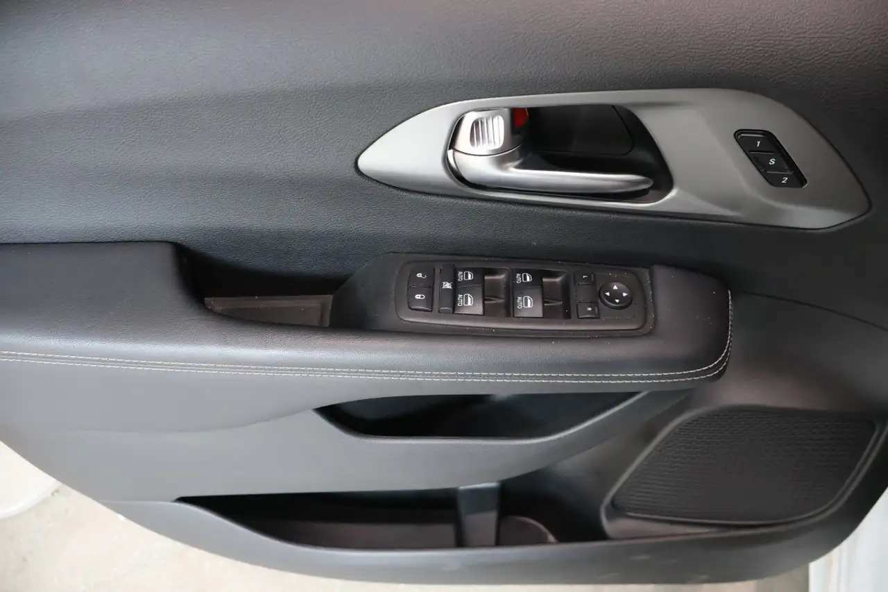 Chrysler Pacifica снимка Chrysler Pacifica