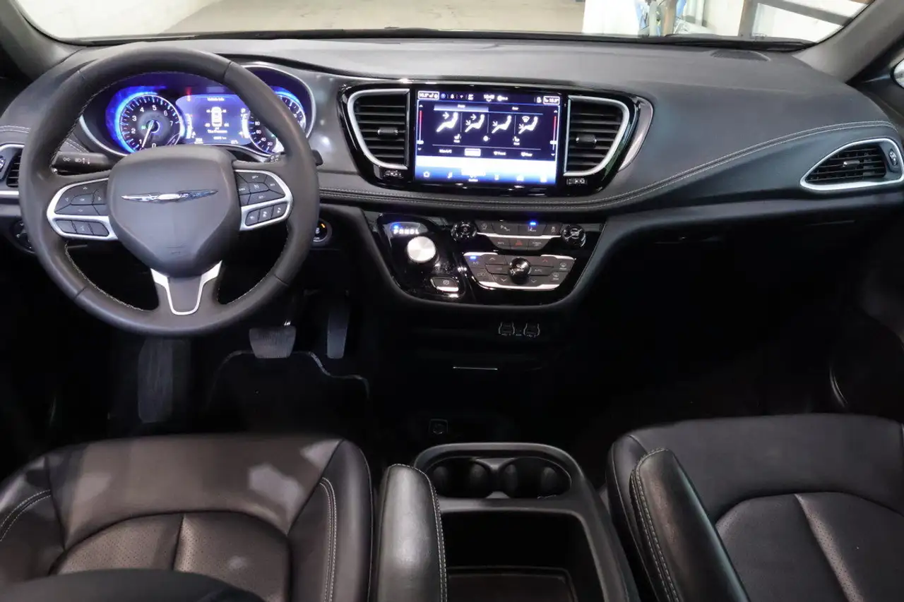 Chrysler Pacifica снимка Chrysler Pacifica