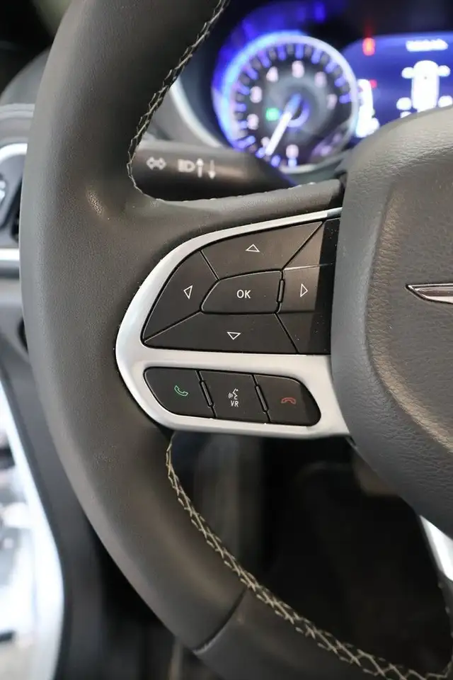 Chrysler Pacifica снимка Chrysler Pacifica