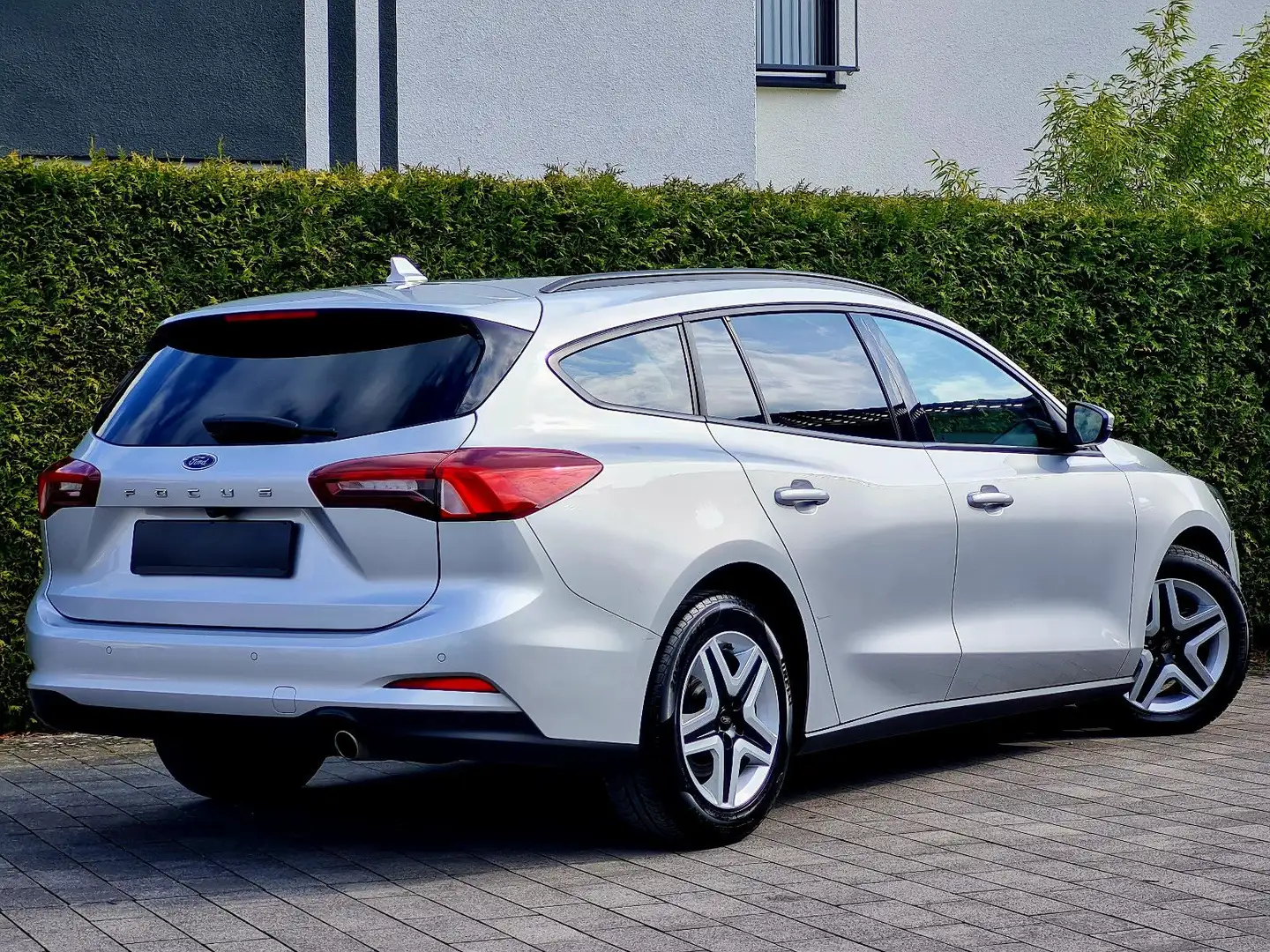 Ford Focus Turnier (Automatik, LED, Kamera, Navi) Argento - 2