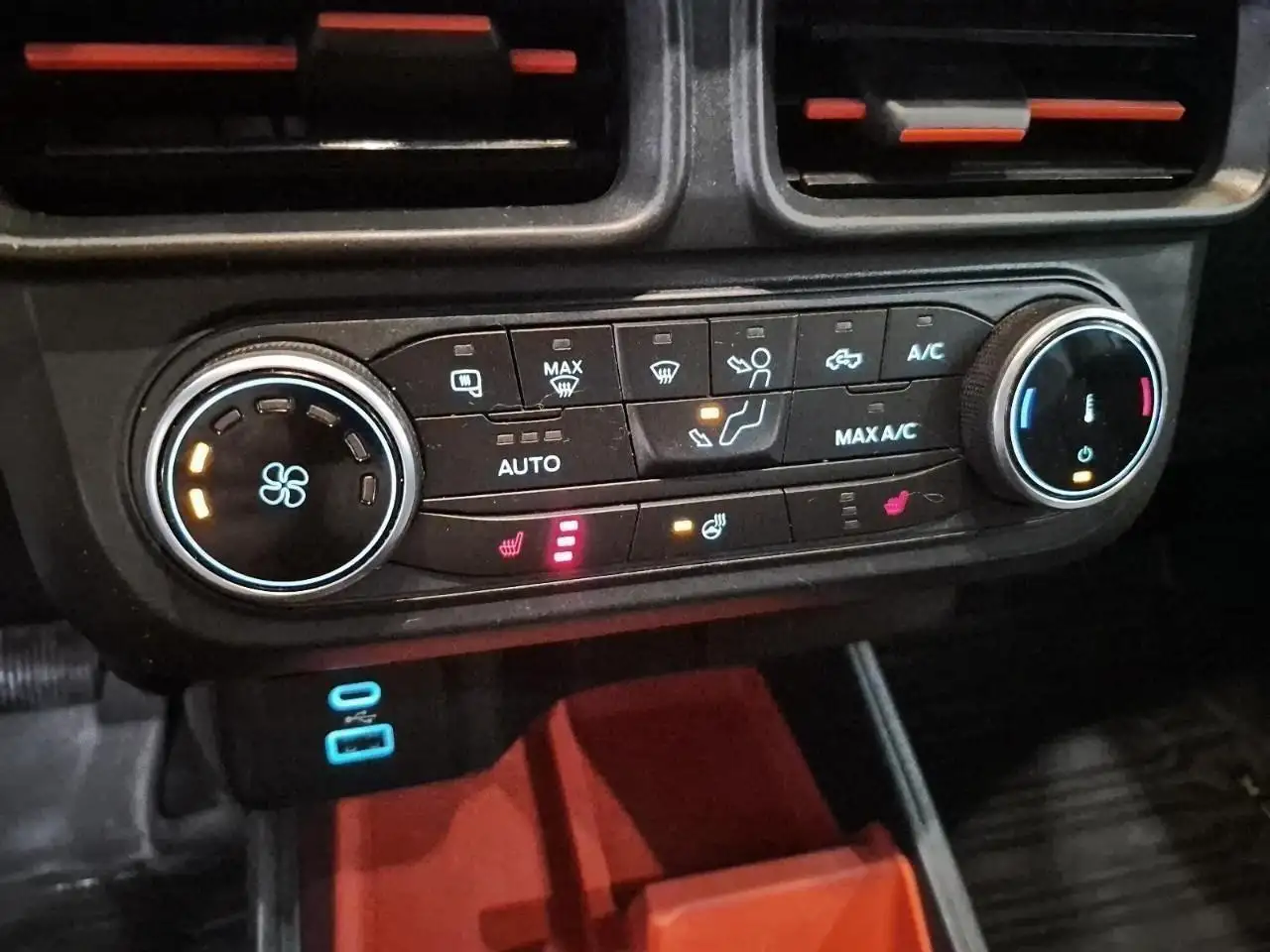 Ford Maverick снимка Ford Maverick