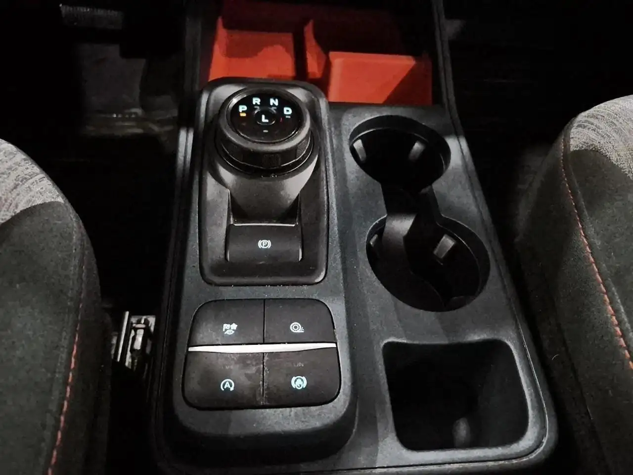 Ford Maverick снимка Ford Maverick