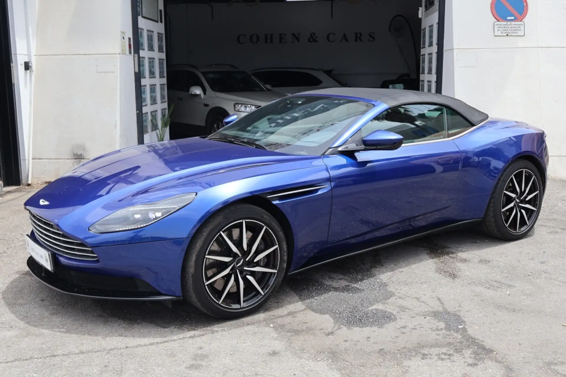 애스턴마틴 DB11 V8 2022 파랑 사진 3