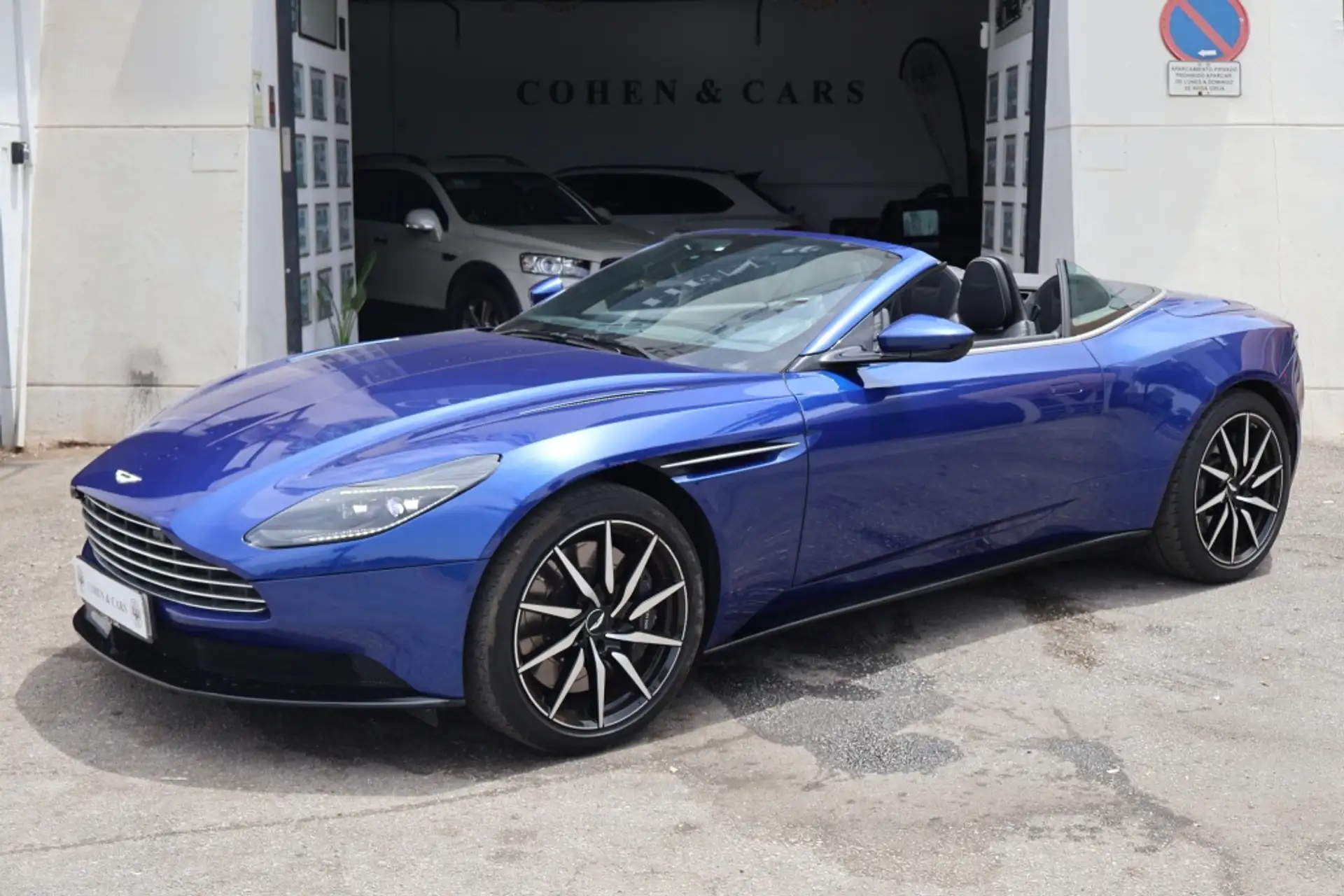 애스턴마틴 DB11 V8 2022 파랑 사진 2