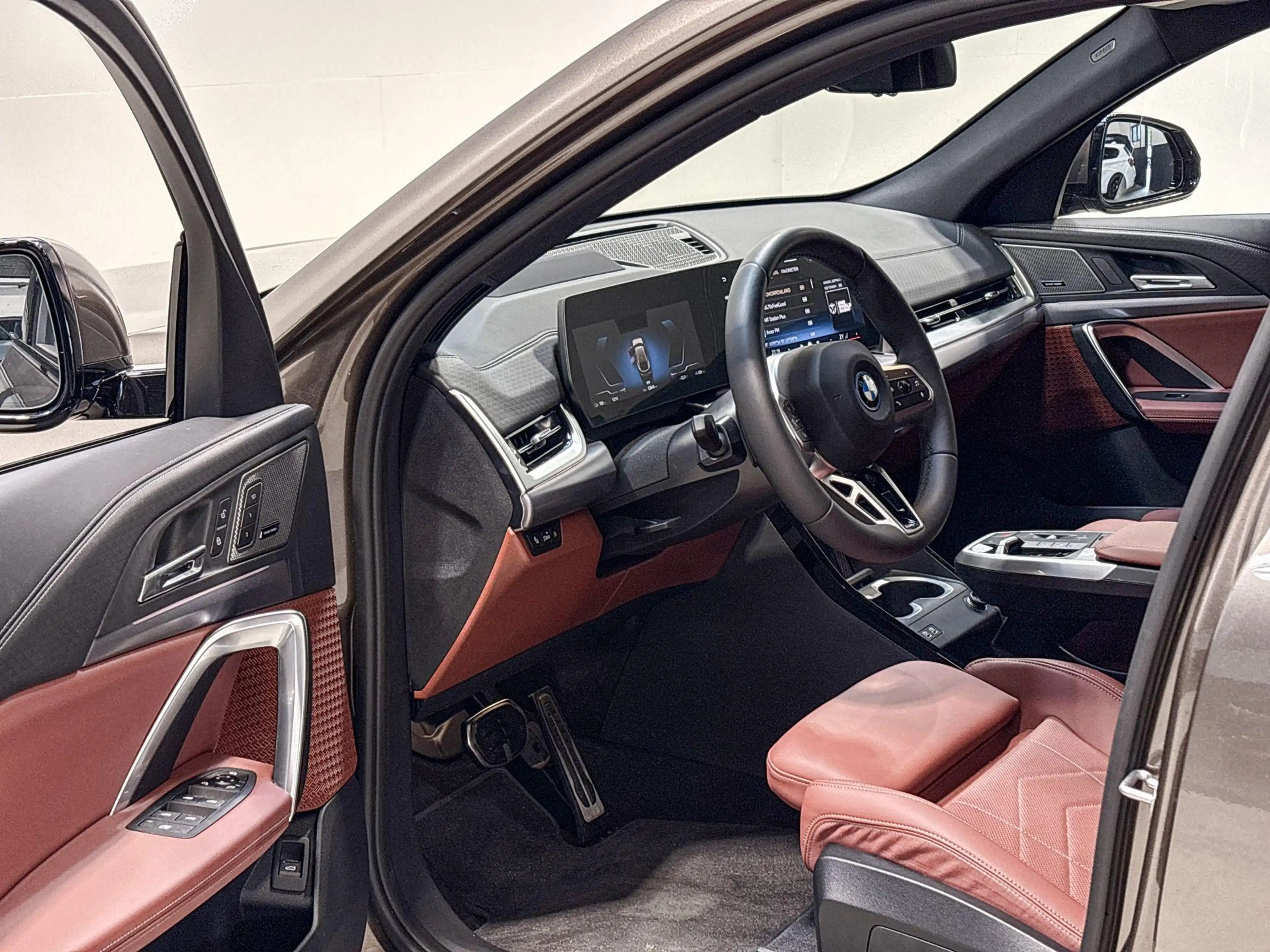 BMW iX2 eDrive20 M Sport Edition Innovation Pack — photo 9