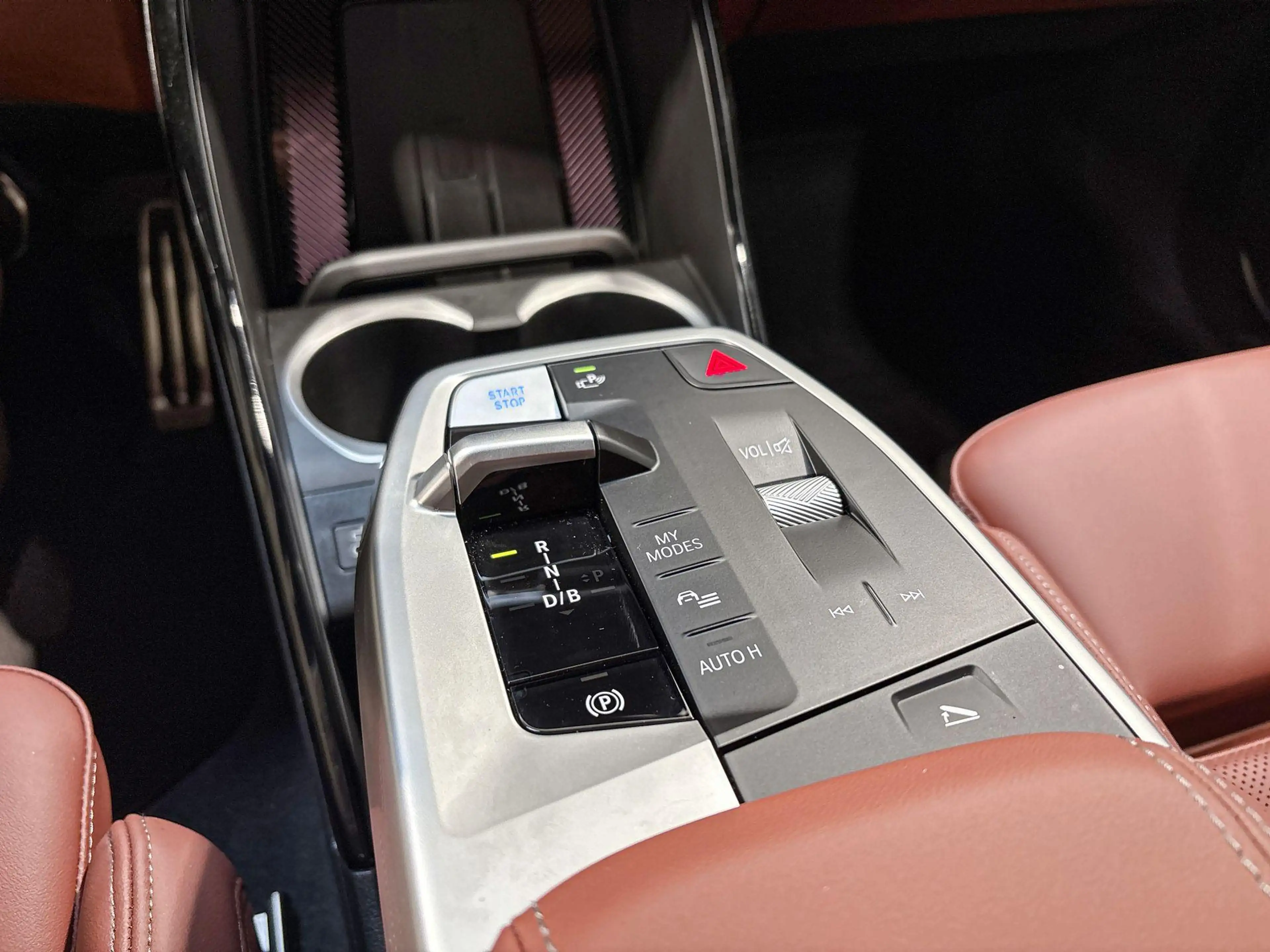 BMW iX2 eDrive20 M Sport Edition Innovation Pack — photo 15