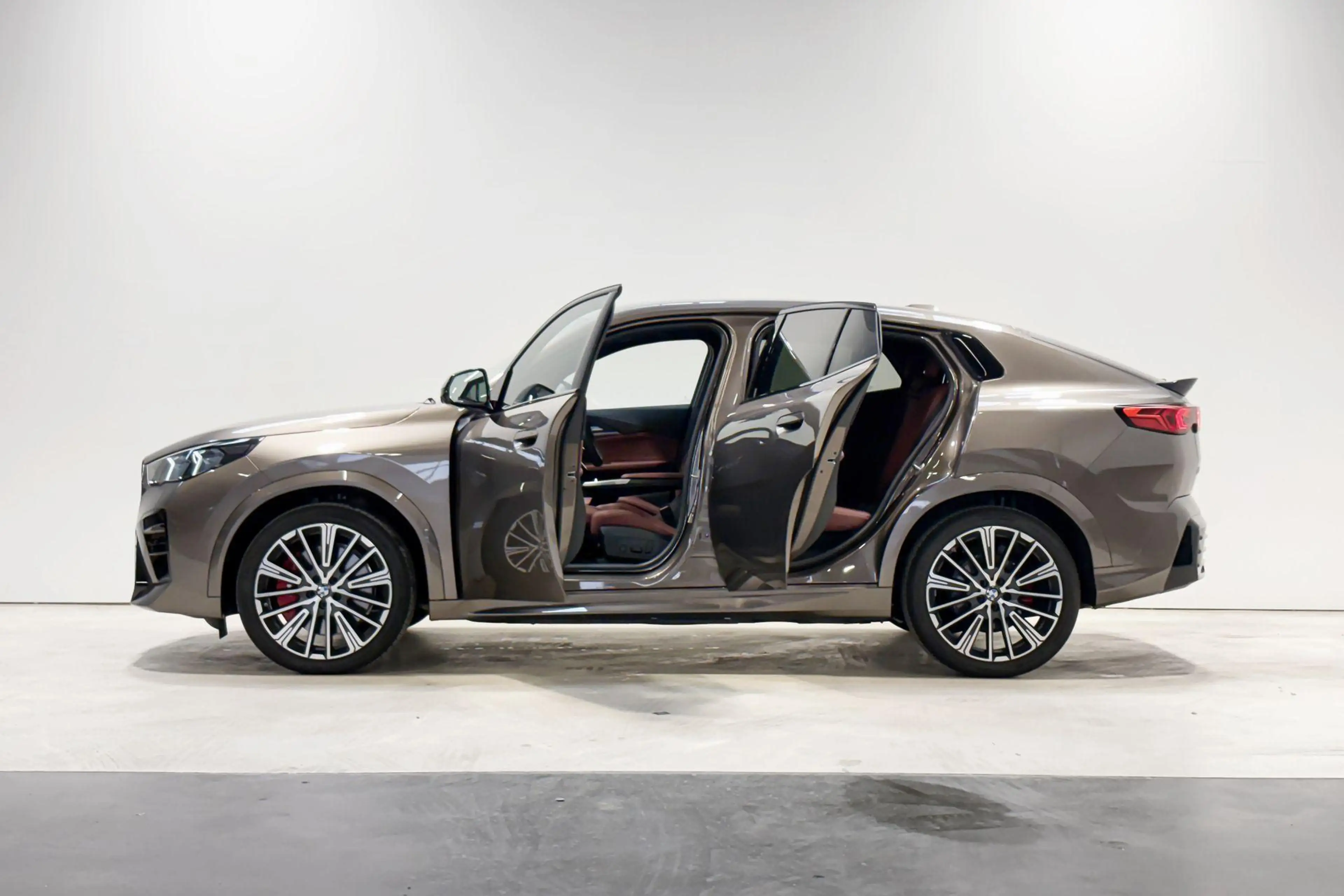BMW iX2 eDrive20 M Sport Edition Innovation Pack — photo 3